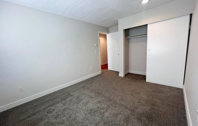 2 beds, 1.5 baths, 890 sqft, $1,700, Unit G-10