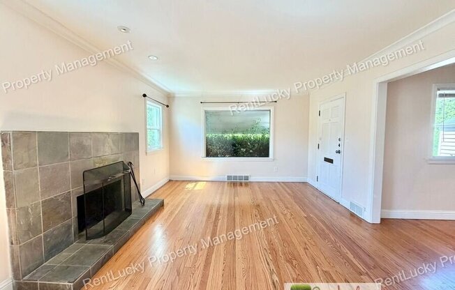 2130 MONTVALE PL W