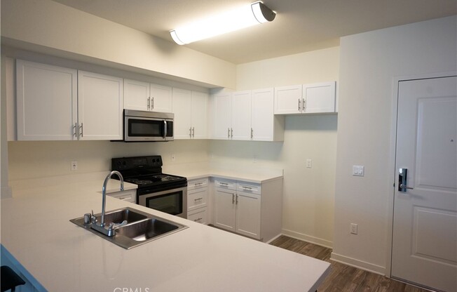 1 bed, 1 bath, 690 sqft, $3,500, Unit 123