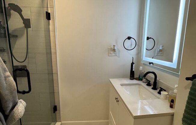 1 bed, 2 baths, 969 sqft, $1,495, Unit L108