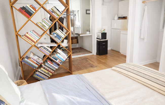 STUDIO DOWNTOWN RUTLEDGE AVENUE-AVAILABLE AUGUST 1, 2026