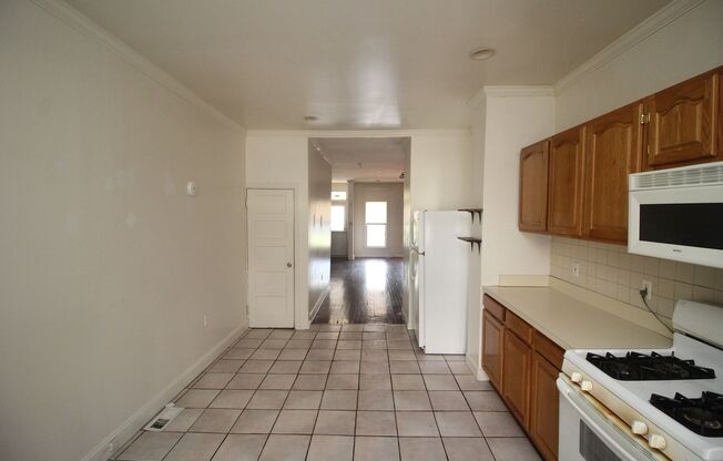 3 beds, 1 bath, $1,695, Unit # 324