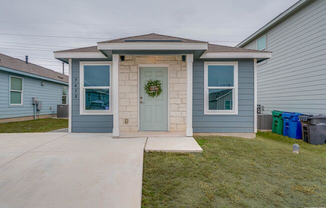 Super cute 3 Bedroom 2 Bath Home Southside San Antonio Area