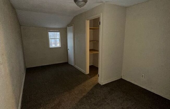 3 beds, 1 bath, $995