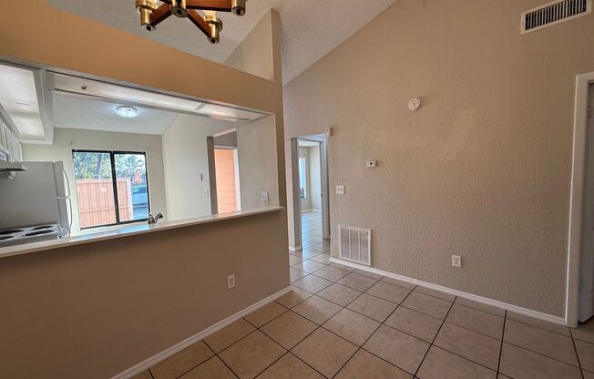 IMMEDIATE MOVE IN!!!!!Cute 2 Bed / 2 Bath
