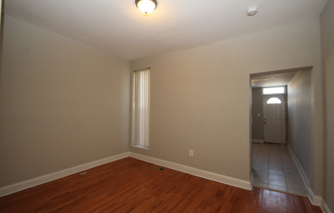 Updated & Lovely Harwood 3bd/1ba rowhome w/ CAC! Available 6/1