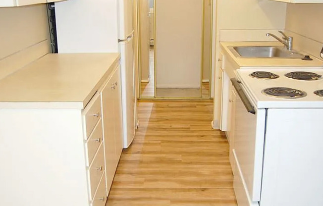 424 Summit Ave E Apartments