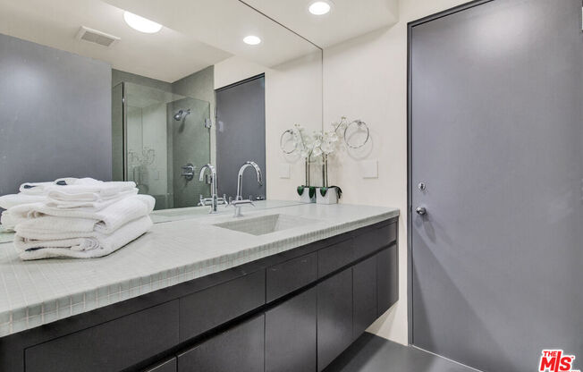9892 BEVERLY GROVE DR