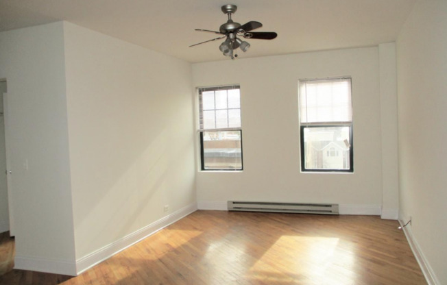 Uptown - 1 Bed / 1 Bath - Water Included - Steps to Montrose Beach