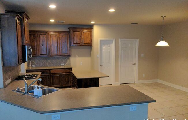 4401 Vista Glen