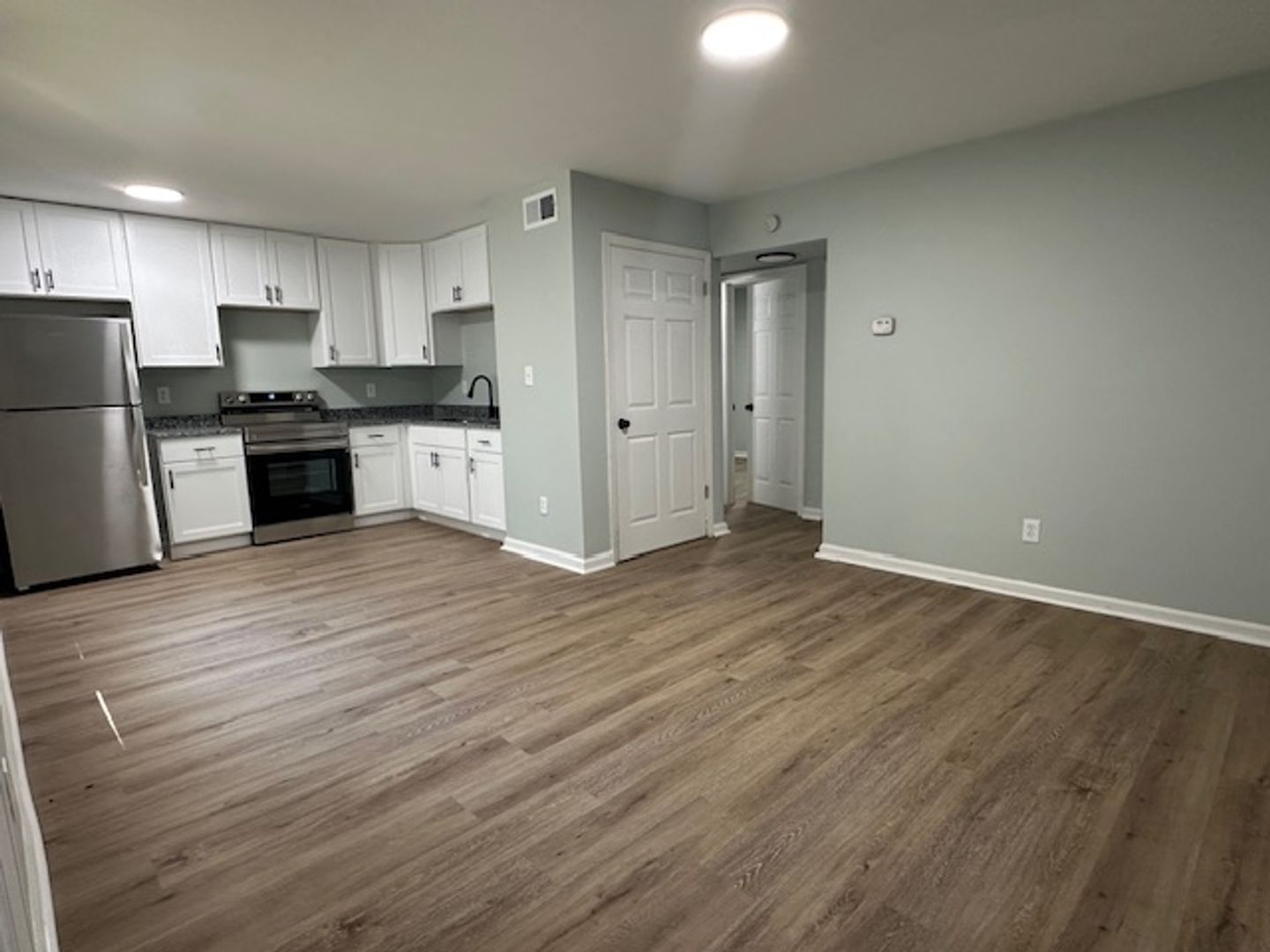 2 beds, 1 bath, 800 sqft, $1,175, Unit E1