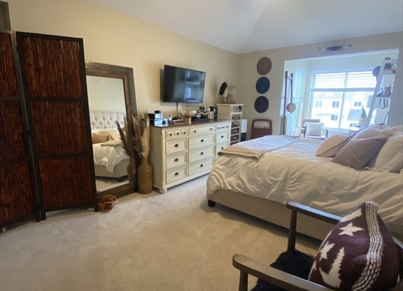 2 beds, 1.5 baths, 1,014 sqft, $3,000, Unit F304