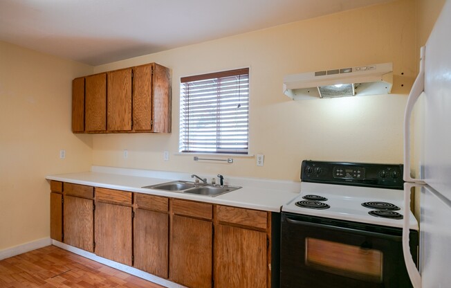 2 beds, 1 bath, $1,595