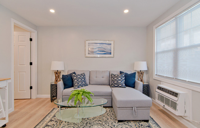 528 OCEAN BLVD