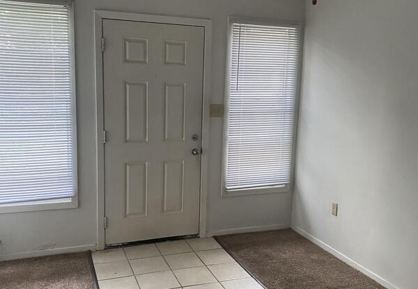 3 beds, 1 bath, $950