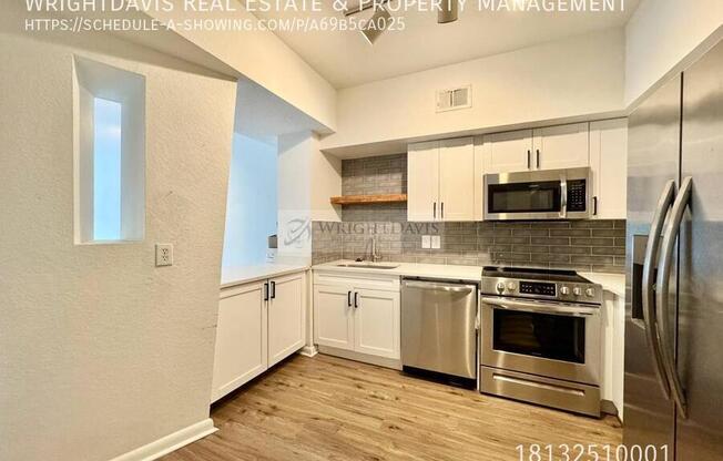 2402 W Azeele St