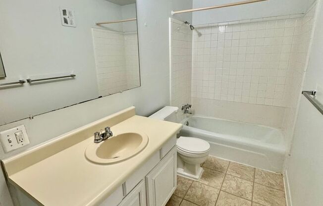 1 bed, 1 bath, 700 sqft, $1,095, Unit #305