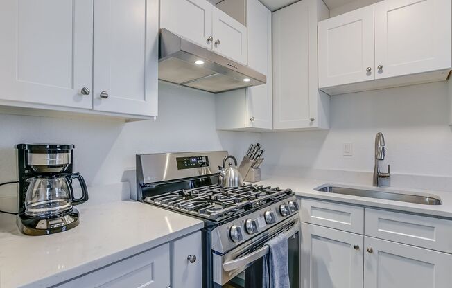 2 beds, 1.5 baths, 1,042 sqft, $1,450, Unit 115
