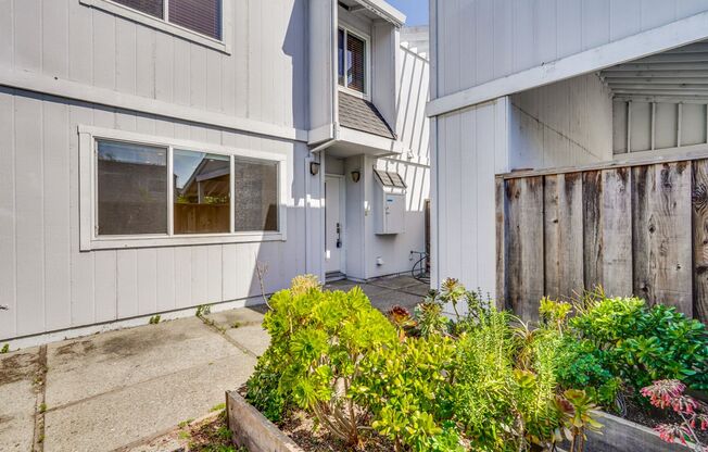 Spacious 3BR 1.5BA townhouse in Mountain View