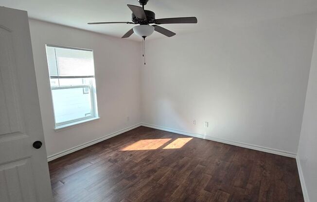 2 beds, 2 baths, 1,040 sqft, $1,100, Unit 605