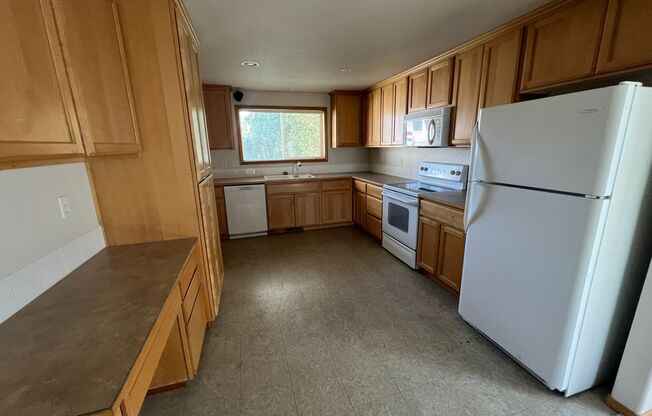 3 beds, 2 baths, $2,195