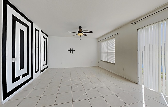 4935 POOLSIDE DR