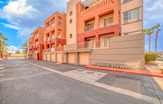 IMMACULATE 1 BED 1 BATH CONDO WITH SPECTACULAR AMENITIES AT PARK AVENUE!!