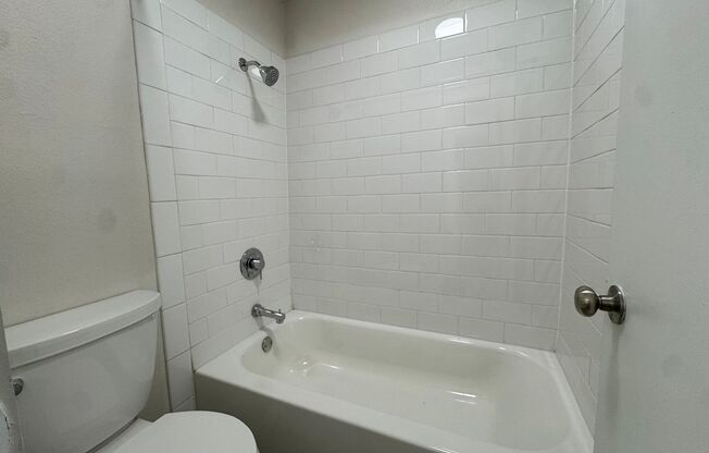 2 beds, 1 bath, 900 sqft, $1,499, Unit ELP2202-234