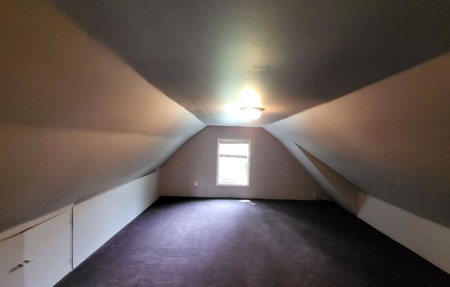 4 beds, 1 bath, $1,600