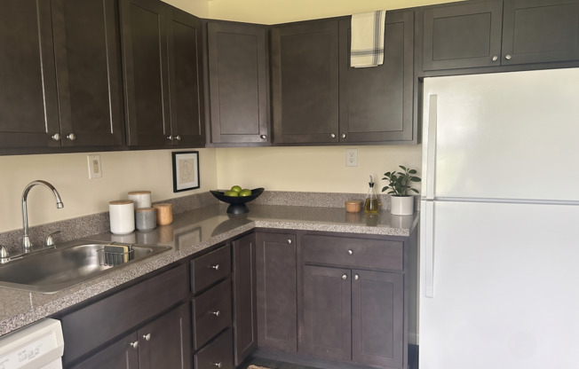 2 beds, 1 bath, 900 sqft, $1,770, Unit 00 - O- 3