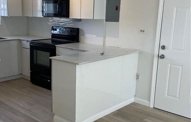 2 BEDROOM 1 BATH | LITTLE HAVANA WITH PARKING