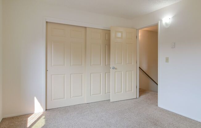 2 beds, 1 bath, $1,600, Unit 6