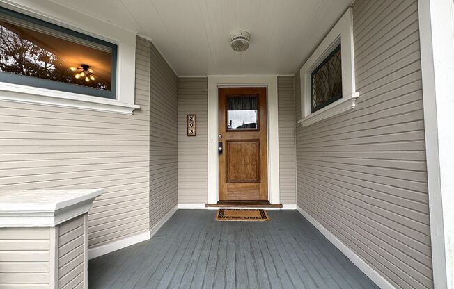 Charming Craftsman Style Home for Rent in Walking Distance to Downtown Palo Alto