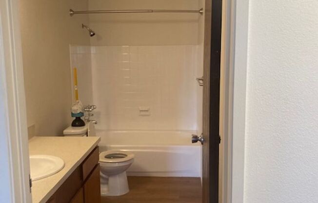 2 beds, 1 bath, 904 sqft, $1,865, Unit 3239