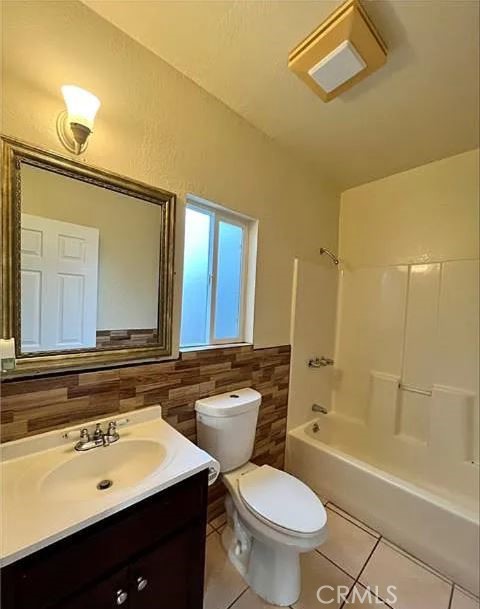 1336 W 109 ST