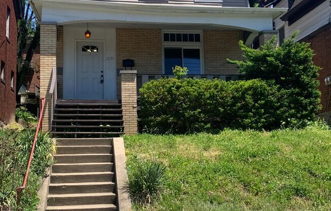Charming 3 bedroom home in Carrick available September 1!
