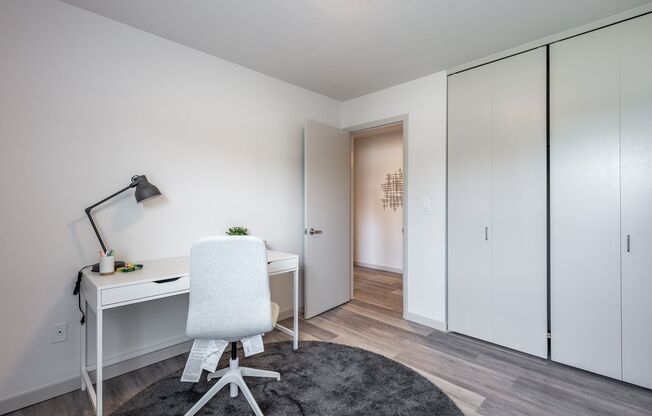 2 beds, 1 bath, $1,350, Unit 215