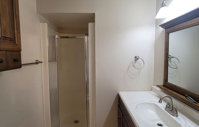 2 beds, 2 baths, $1,600