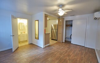 1 bed, 1 bath, 600 sqft, $1,000, Unit Rear Unit