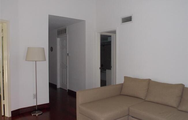 2 beds, 1 bath, 835 sqft, $1,500, Unit UNIT # 3303