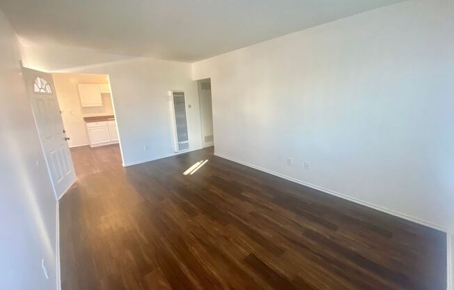 2 beds, 1 bath, $2,300, Unit C