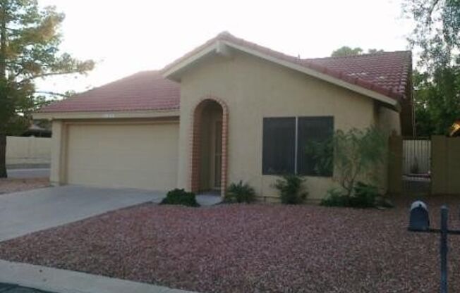 EXCELLENT CORNER LOT HOME IN ADULT COMMUNITY!