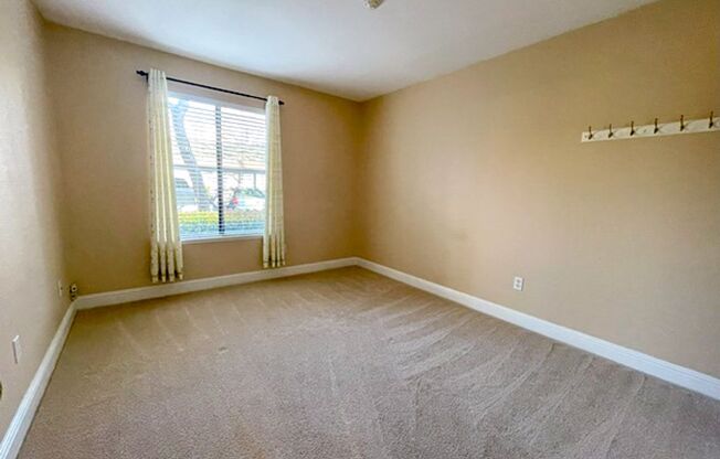 Cozy 2 Bedroom Ground Level Condo In The Highly Desirable New Park Village Community in Newark
