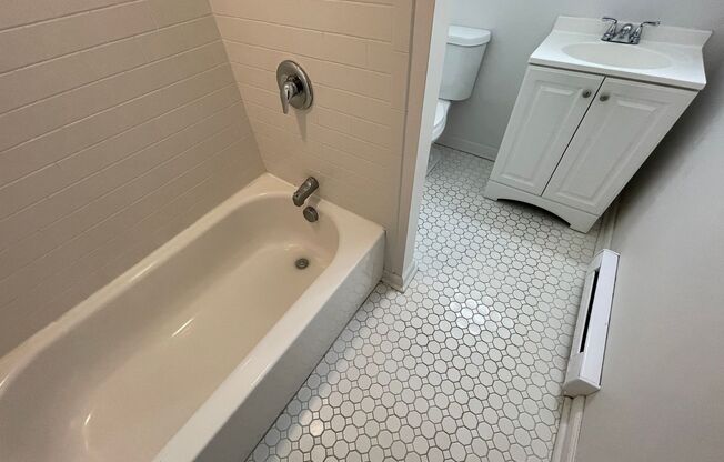 1 bed, 1 bath, 640 sqft, $1,249, Unit 7227 Penn Ave. #2A