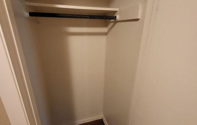 1 bed, 1 bath, 850 sqft, $1,050, Unit 7-733