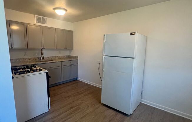 2 beds, 1 bath, $1,295, Unit Unit 1325A