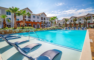 Stone Loch: Luxury 1-, 2- & 3-Bedroom Apartments in Tomball, TX