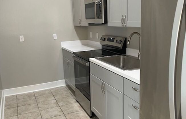 1 bed, 1 bath, 600 sqft, $1,095, Unit 101 West Jackson St