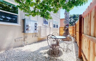 239 1/2 3 AVE