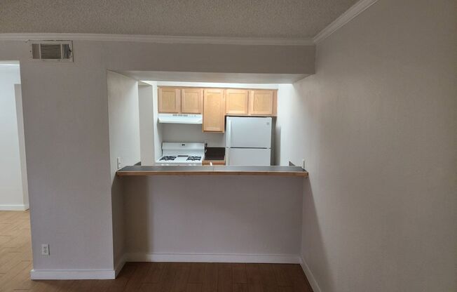 1 bed, 1 bath, 700 sqft, $1,175, Unit ELP2200-212